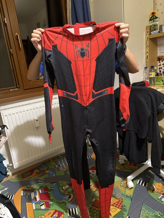 Costume de Halloween marimea 7-9 ani.