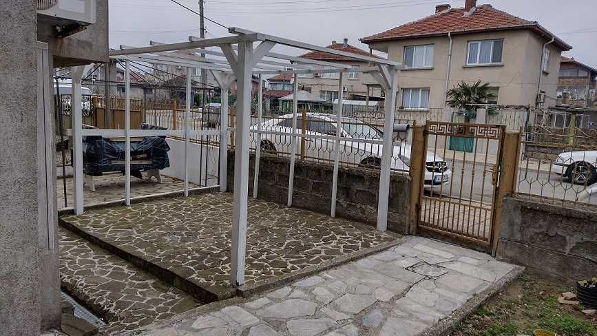 Продава част от къща в Царево
