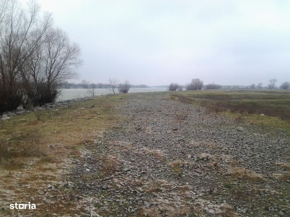 Vand / schimb/ inchiriez teren comuna Maliuc