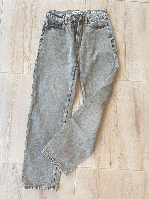 Мръсно сини дънки