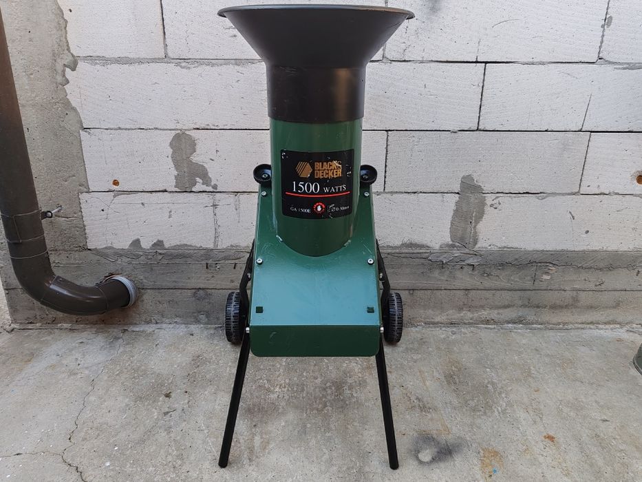 Tocător crengi, fructe, resturi vegetale etc, Black&Decker