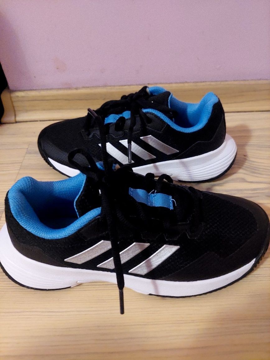 Adidas оригинални маратонки