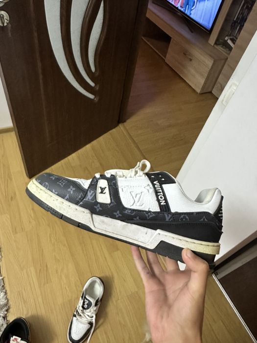 Adidasi Louis Vuitton