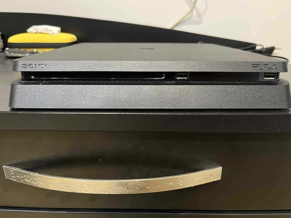 PlayStation 4 Slim 500GB с игри