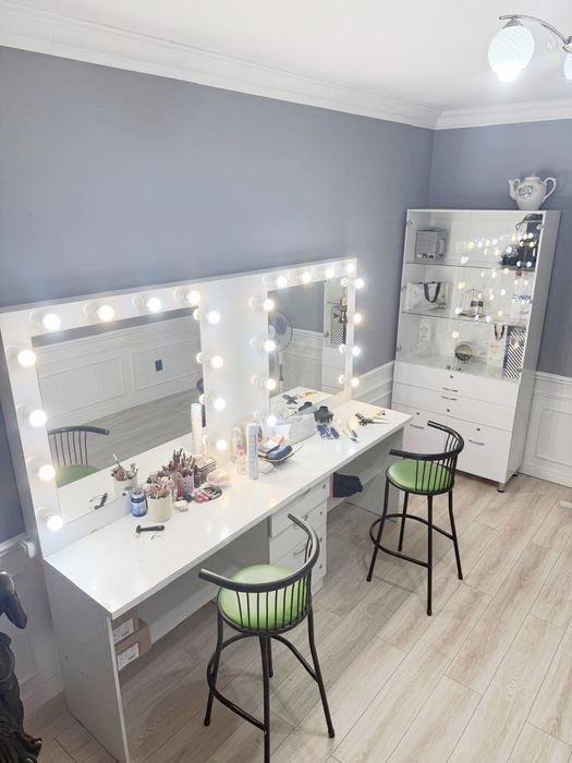 Оборудование для визажиста, стол для салона красоты