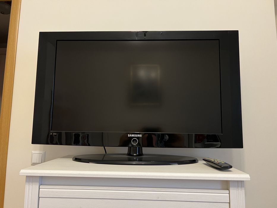 Vand Televizor LCD HD Samsung LE37A330J1 diagonala 96cm