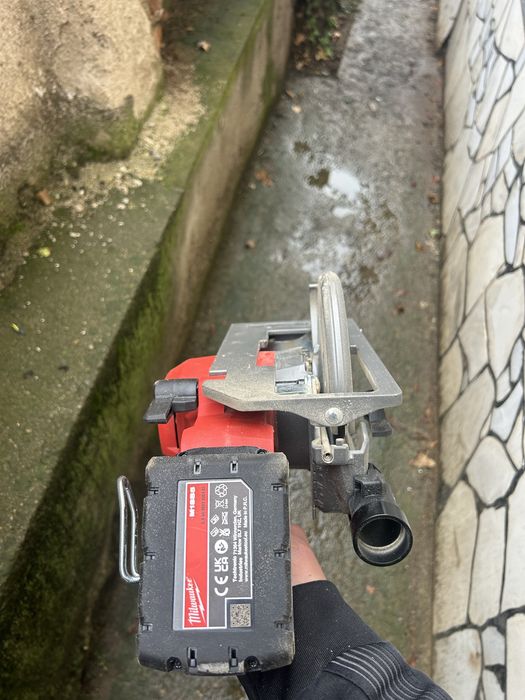 Milwaukee пистолет за пирони и ръчен циркуляр