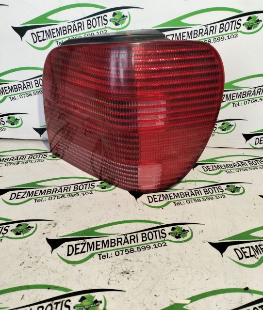 Lampa stop dreapta pe hayon Volkswagen VW Polo a 3-a generatie 6N (fa