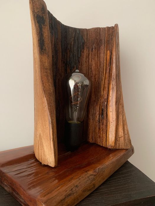 Veioza handmade din lemn natural