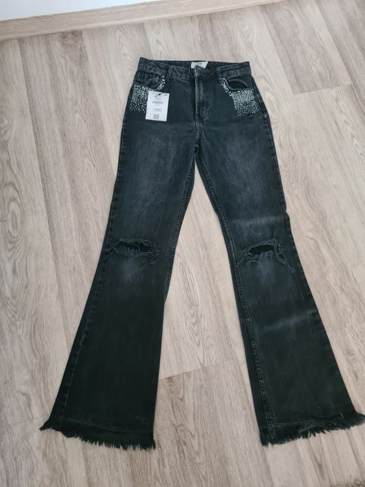 Două  perechi blugi mărimea XS Bershka