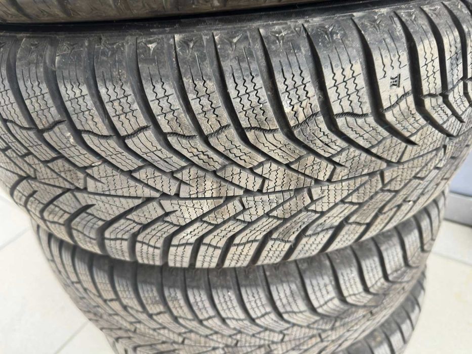 Зимни гуми KUMHO WINTERCRAFT WP52+ 215/60 R16 99H XL
