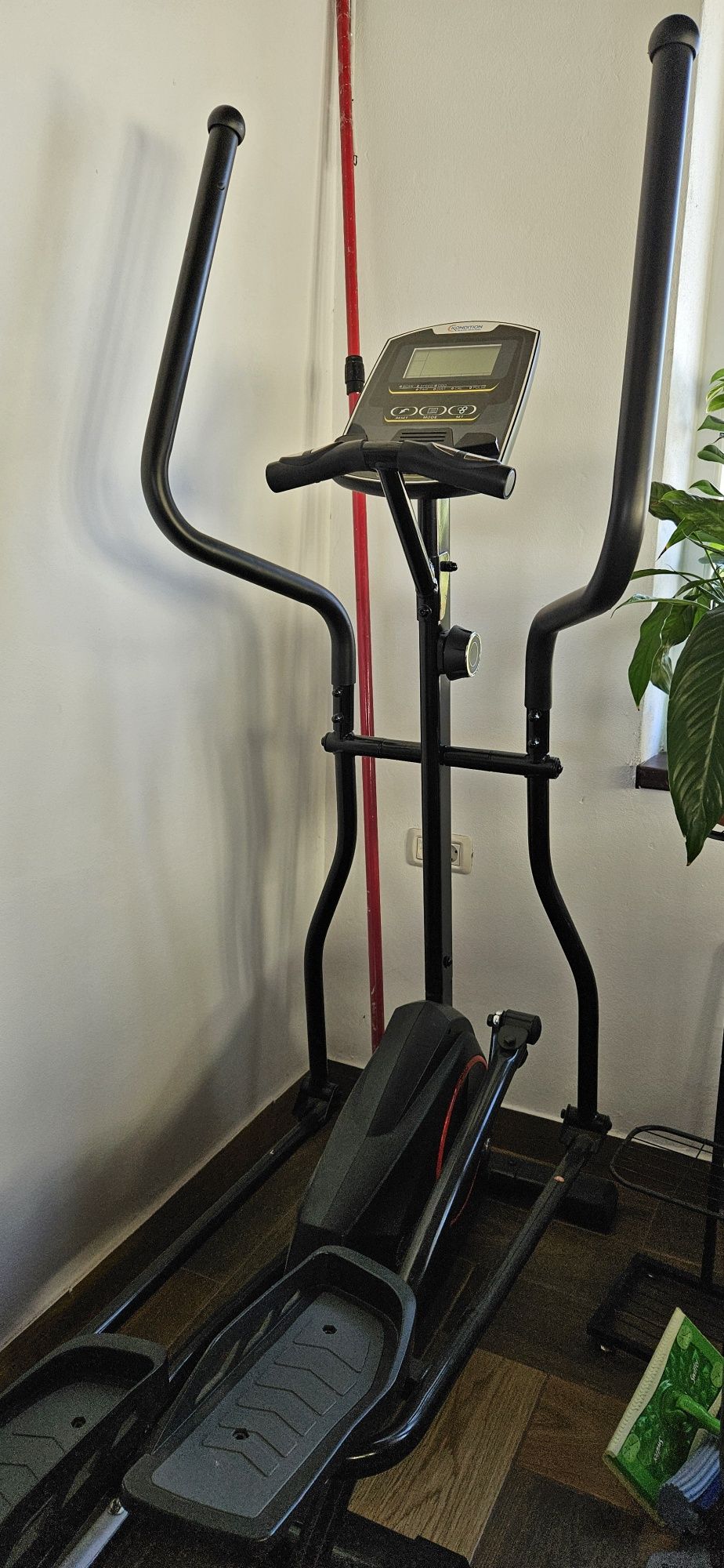 Vând bicicleta eliptica Kondition