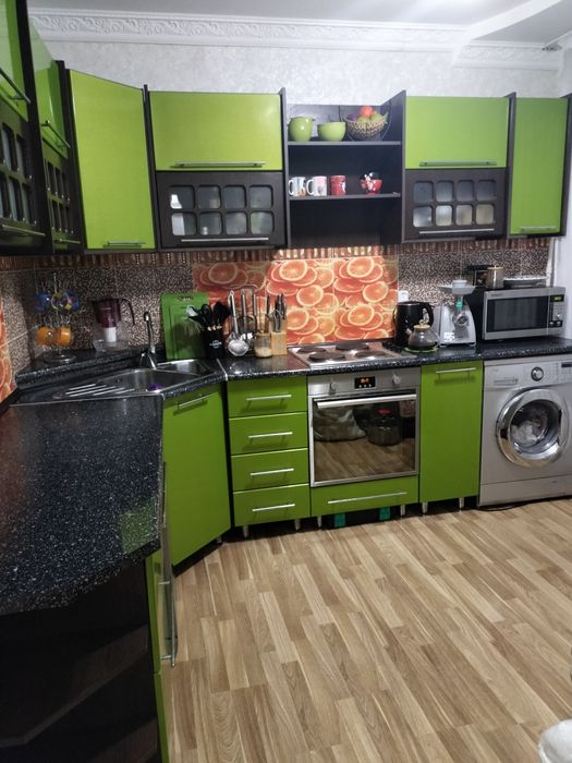 Продам углавой кухоный  горнитур состояние ухоженное