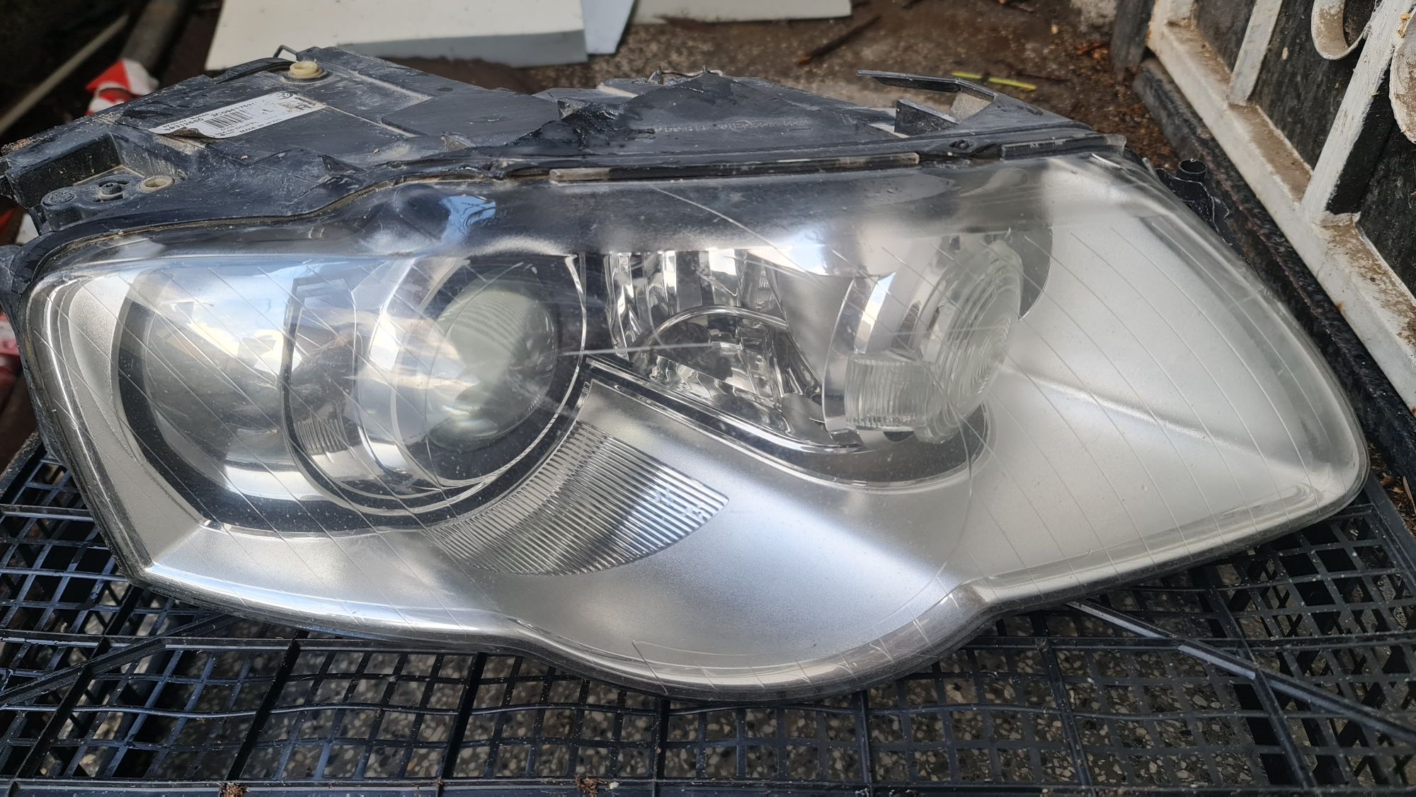 Фарове VW b6 bixenon valeo,крушки Osram xenarc d1s