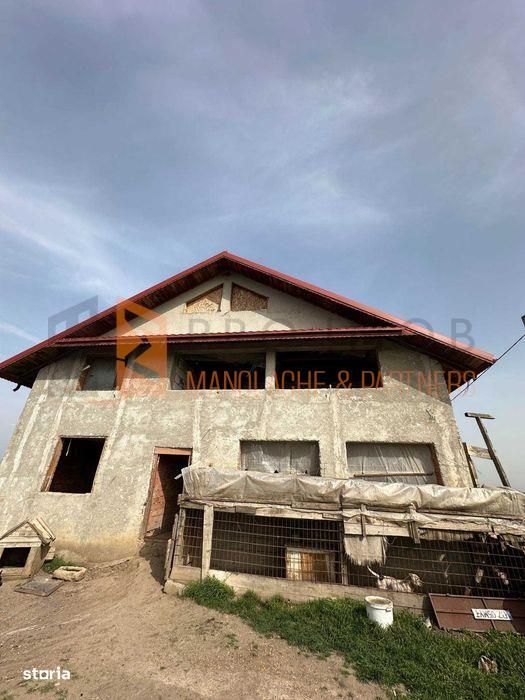 Casa tip vila 6 camere decomandata zona Glodeanu Sarat Caldaruseanca