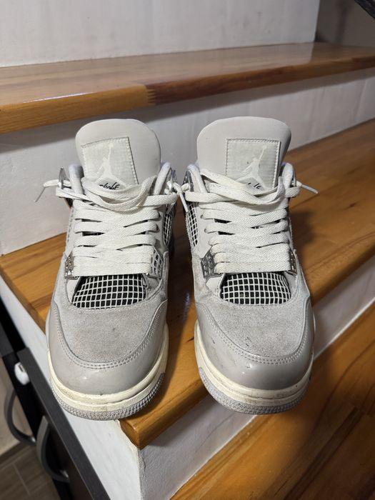 Jordan 4 Frozen Moments