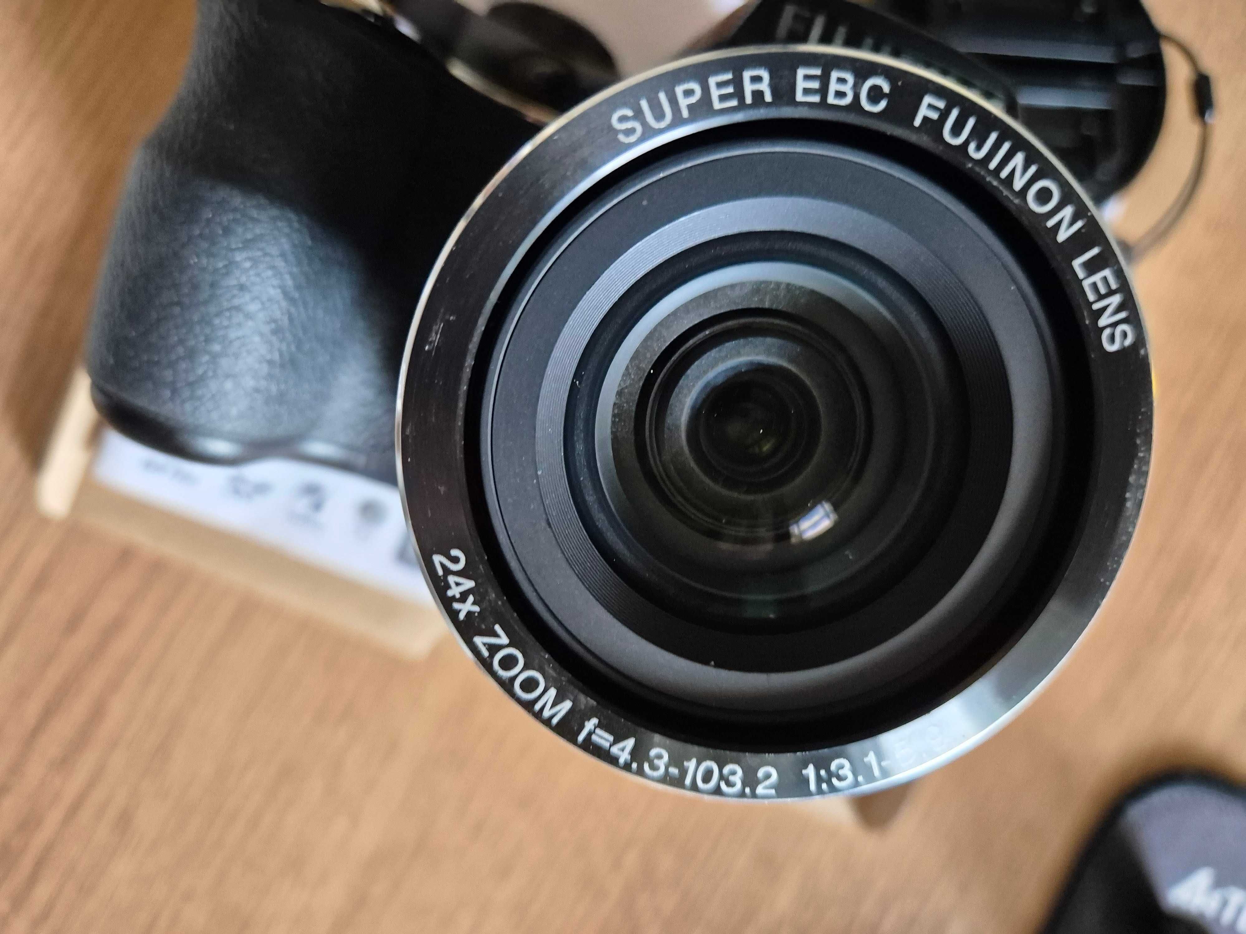 Fujifilm FinePix S4200 – Aparat foto semi-profesionist