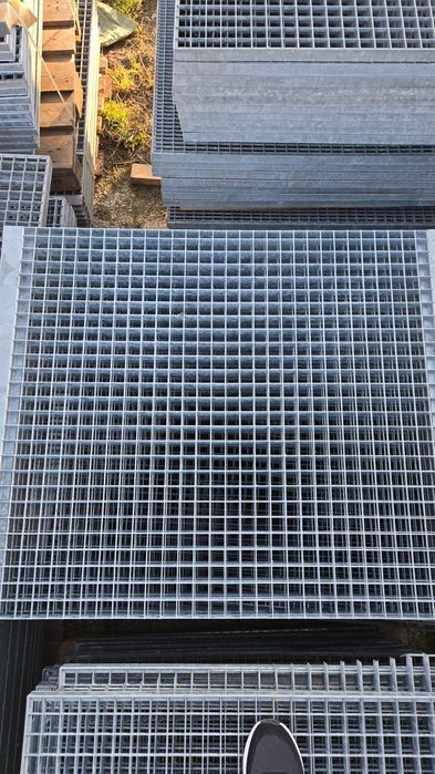 Grătare zincate grilaje rigole pardoseli industriale si trepte