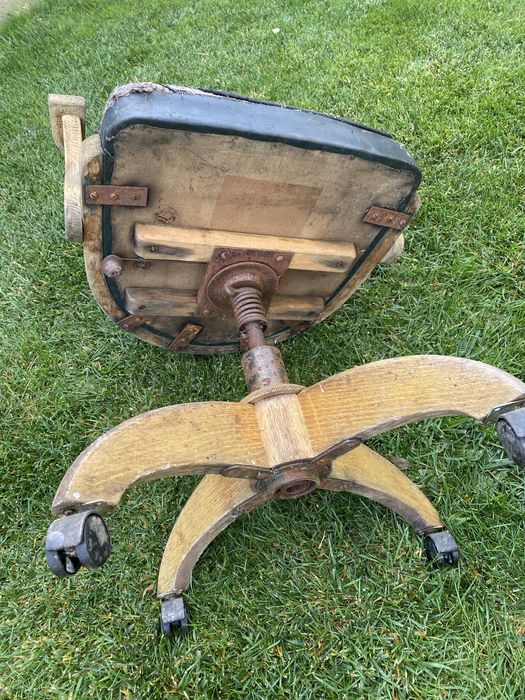 Scaun birou antic german sau elvetian pentru restaurare