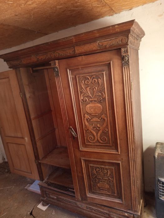 Vand un mobilier vechi german