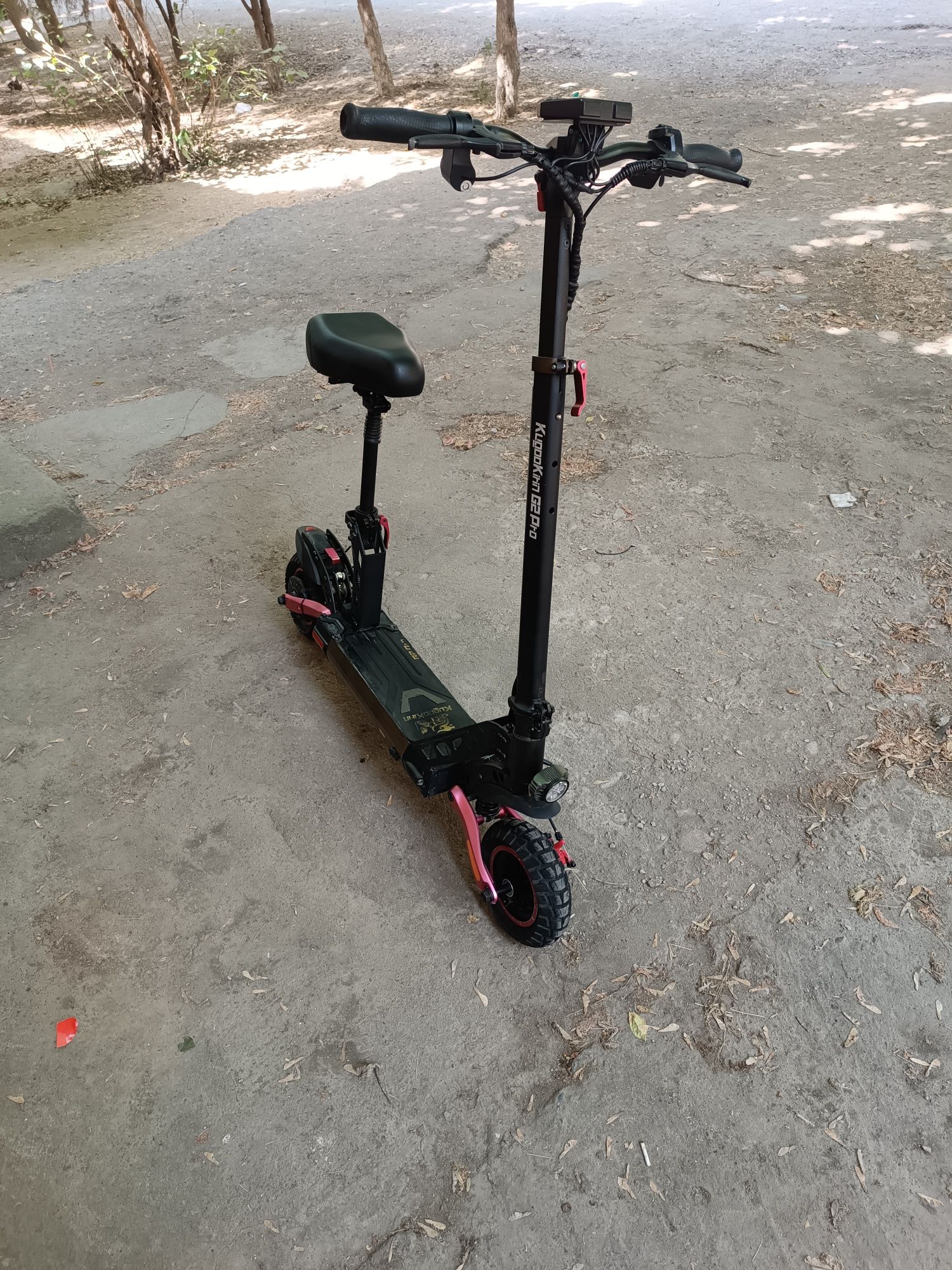 Продаю KUGOO KIRIN G2PRO в хорошем состоянии электросамокат.