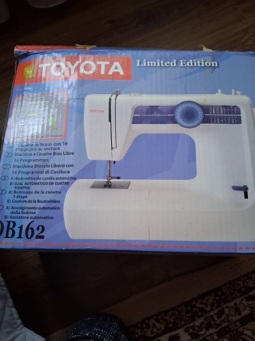 Mașină de cusut Toyota