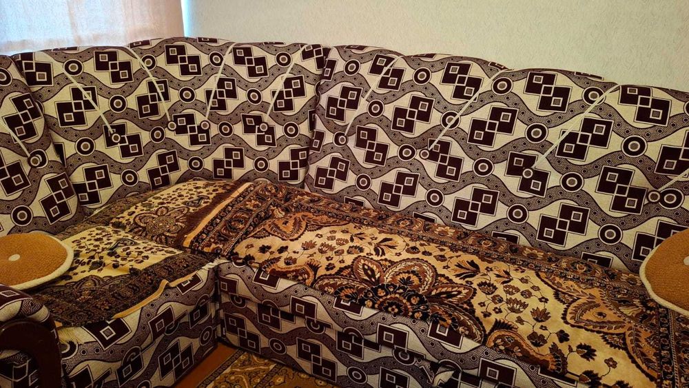 Угловой диван + кресло.