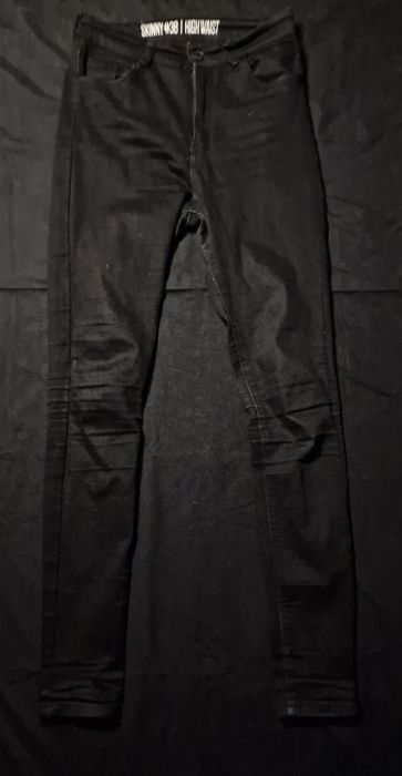 Îmbrăcăminte damă. Pantaloni. Blugi.