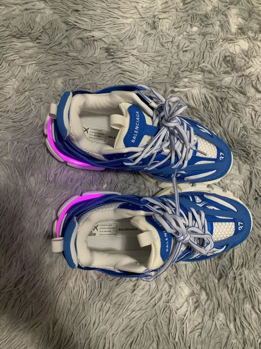 Balenciaga track led