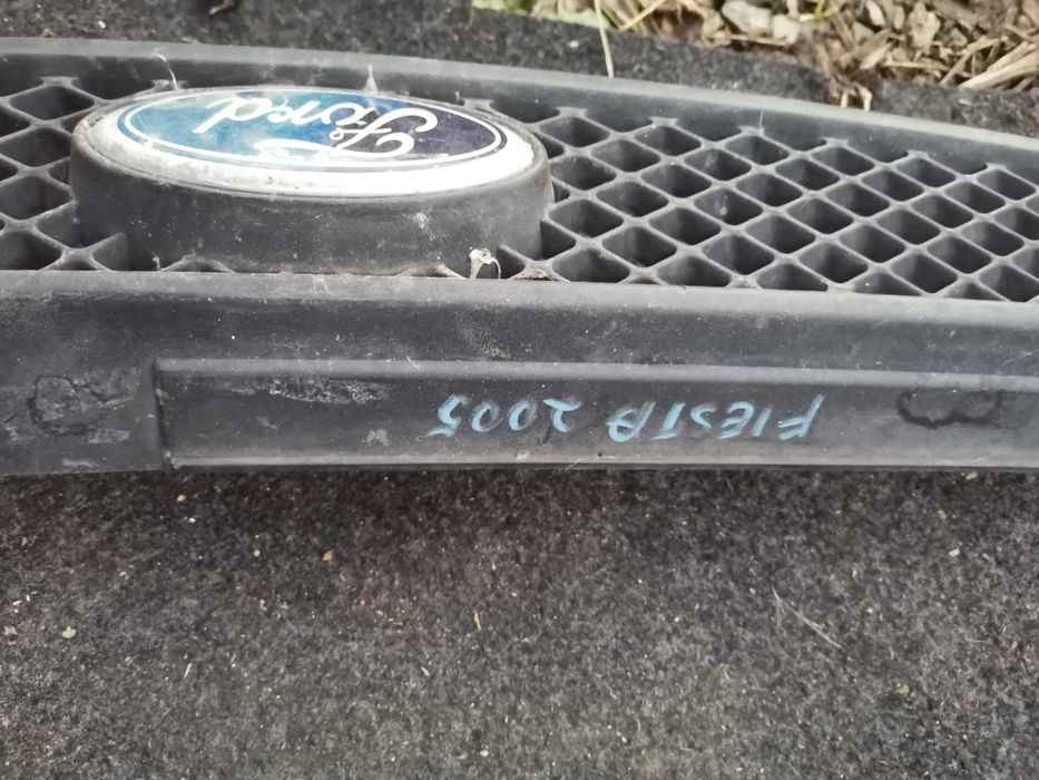 Предна Централна маска Емблема решетка Ford Fiesta /Форд Фиеста 2005