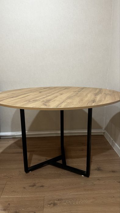 Продам стол круглый