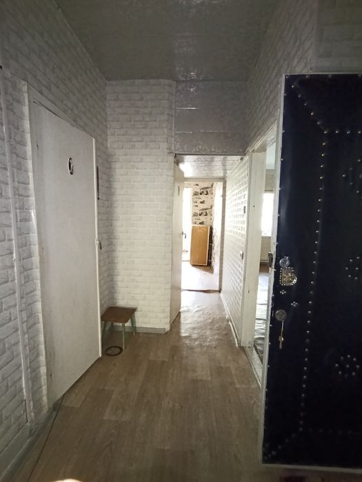 Продаёца квартира 2 комнатная Чирчик 8 микрараён
