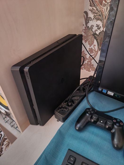 PlayStation 4 slim 500 g