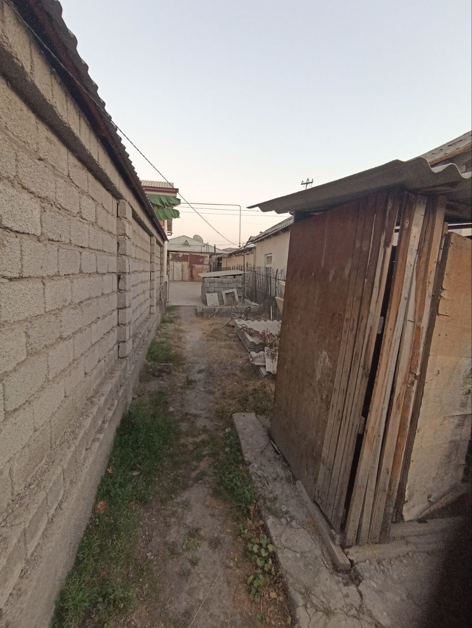 Продается участок с домом под застройку в Бектимирском районе