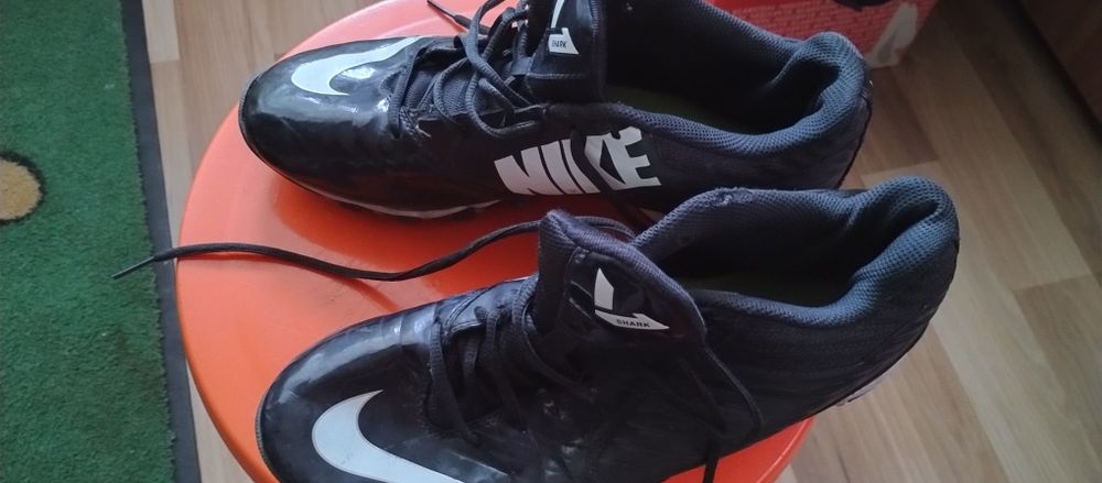 Продавам бутонки NIKE