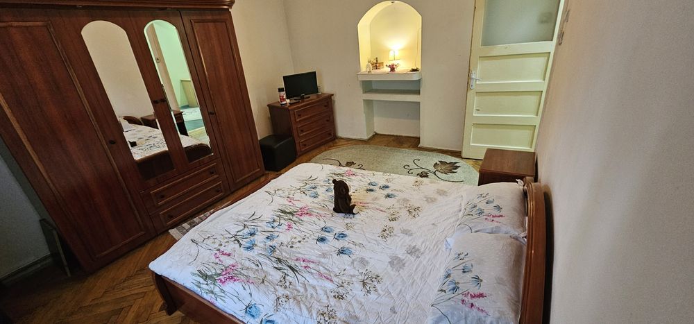 Închiriez apartament 2 camere decomandat