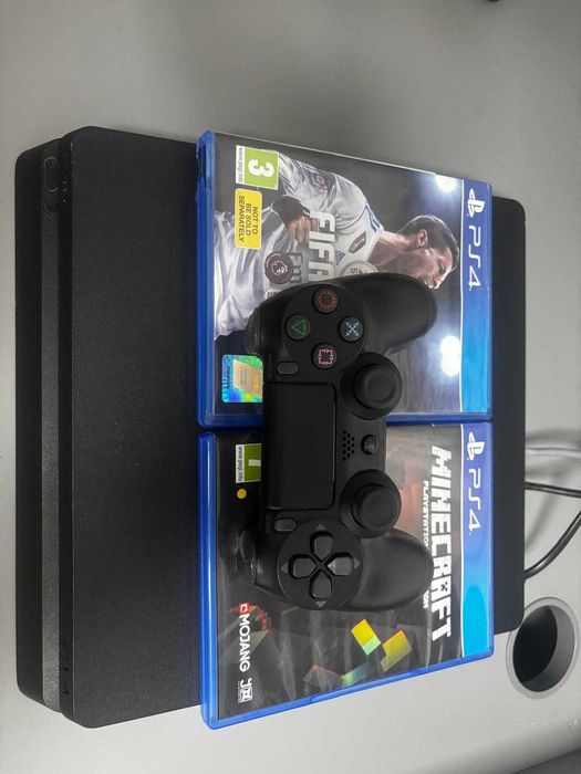 Playstation 4 slim