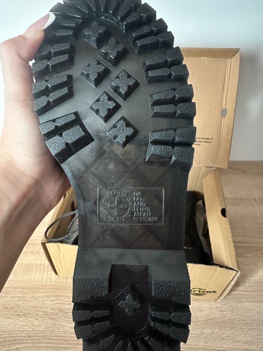 Dr Martens noi cu etchetă