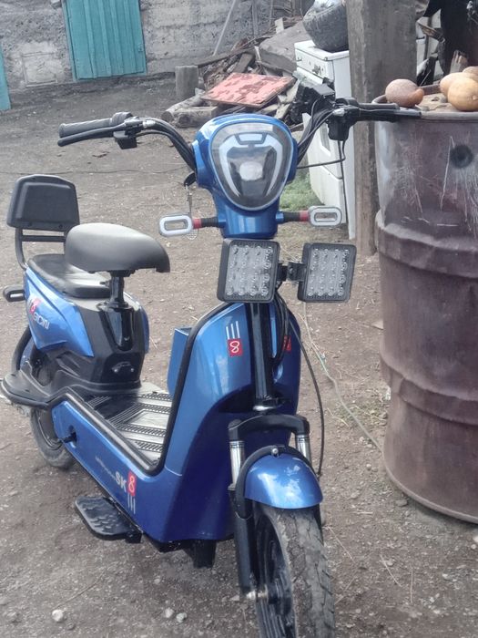 Продам скутер ск8