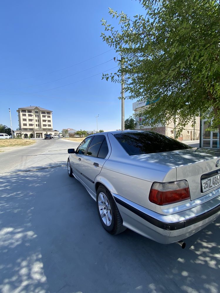 Продаю срочно BMW E36 318i