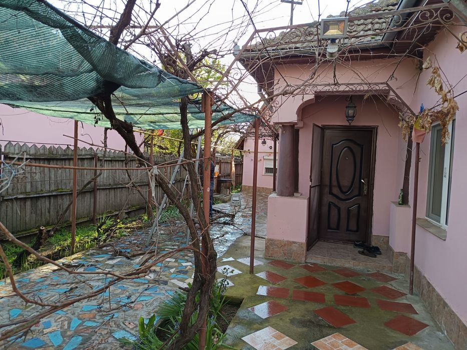 Casă de vânzare, renovată, mobilată  ,și 500 mp teren