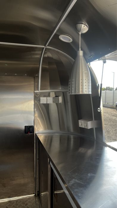 Airstream Rulota Comerciala Premium Echipata Street Food Trailer