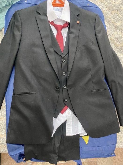 Продам мужской костюм