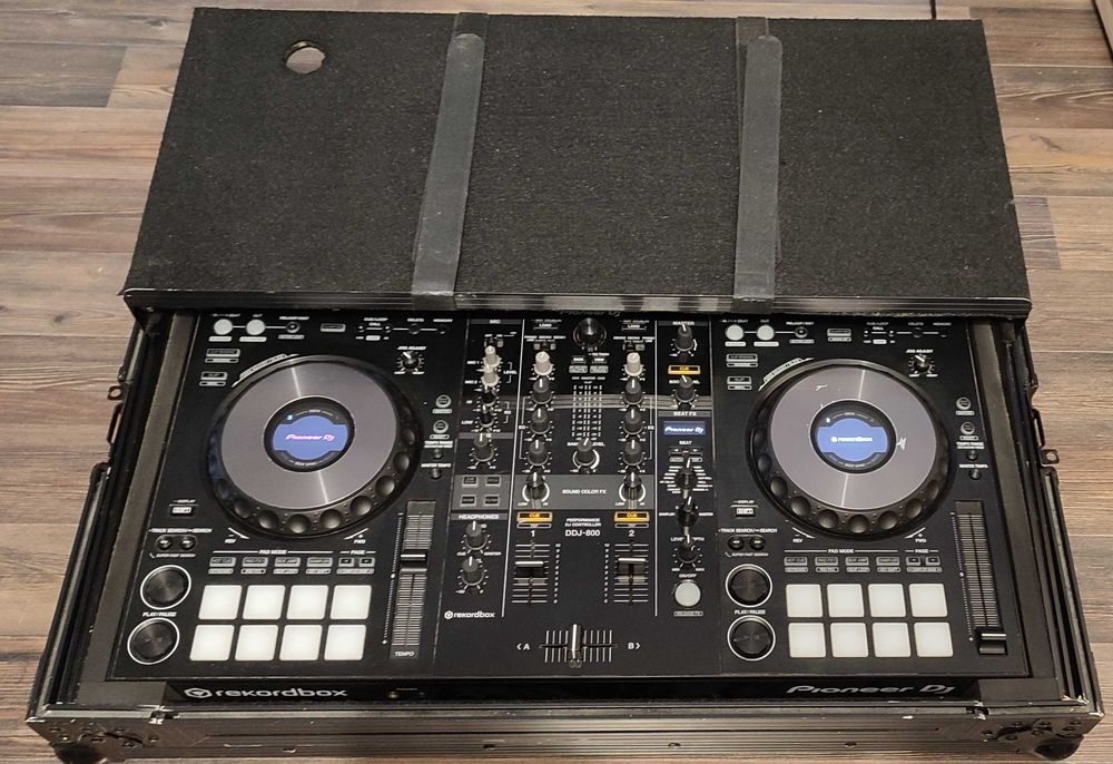 Consola Pioneer DDJ 800 + Case UDG