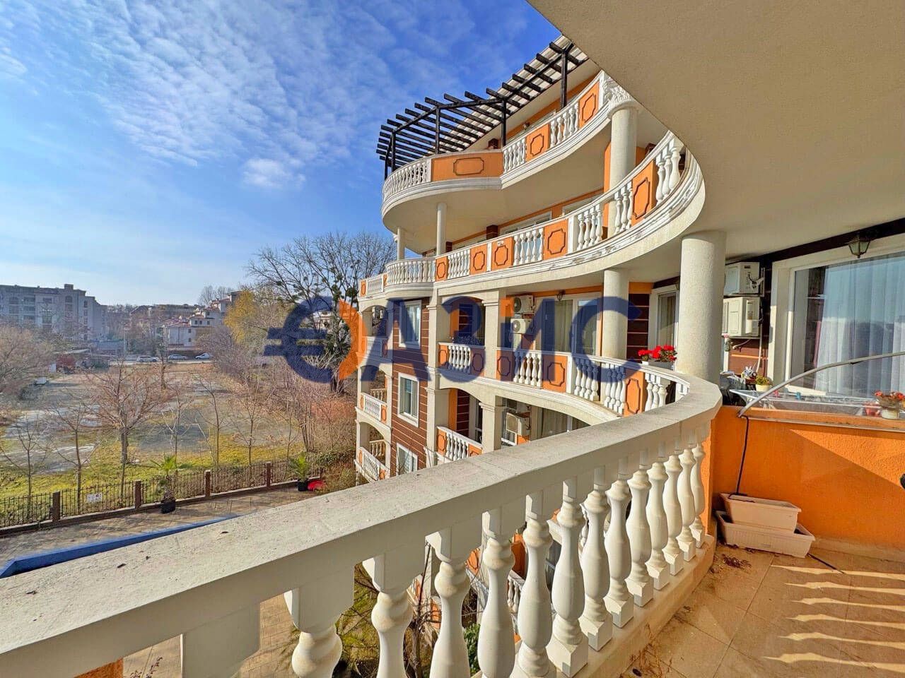 Продава се Двустаен апартамент в к.к. Слънчев бряг - 53 кв.м за 1095 €/кв.м - Снимка #13