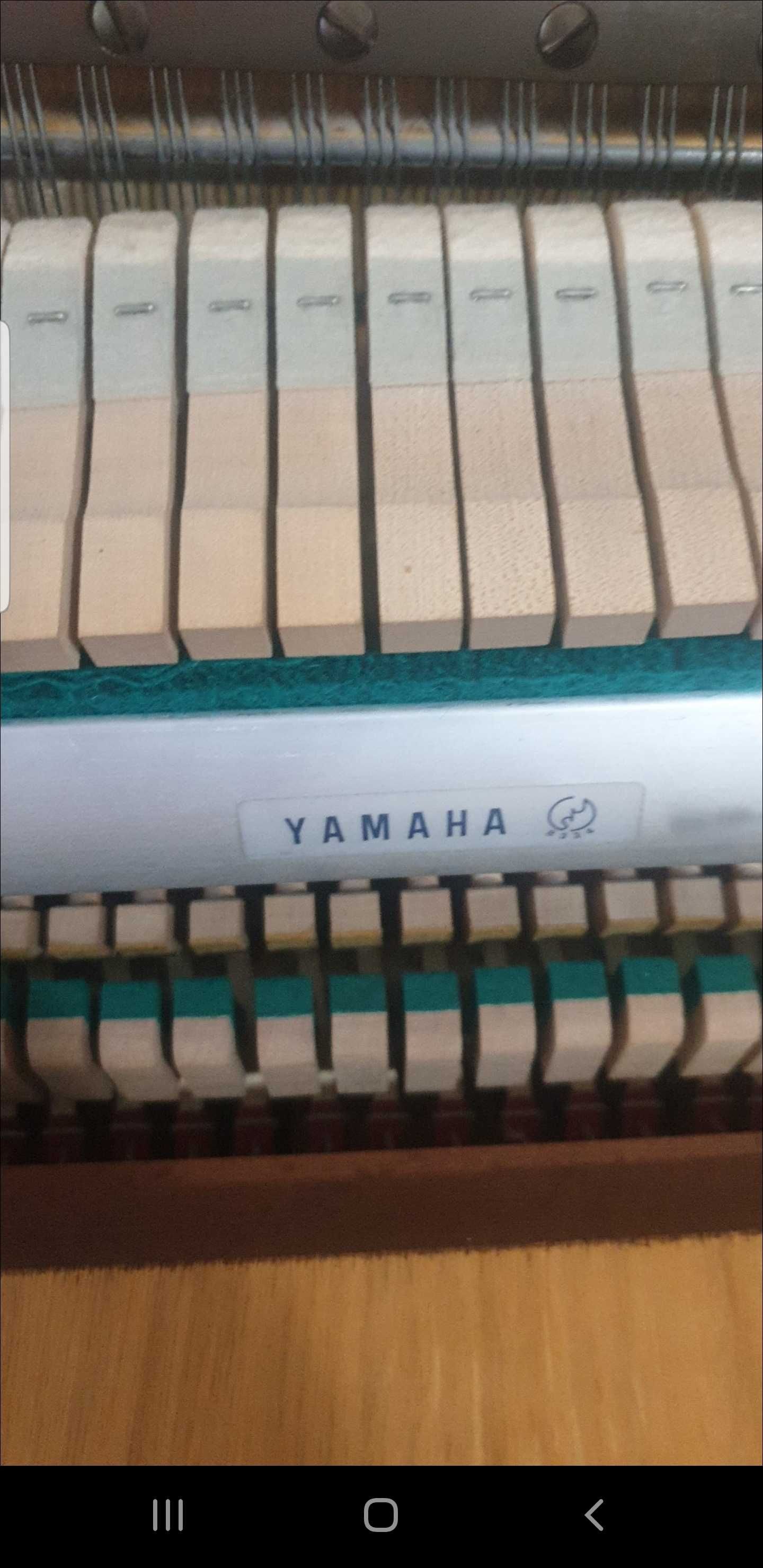 Vând pianină YAMAJA