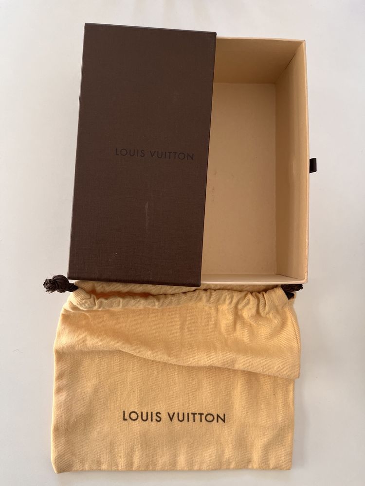 Cutie ochelari plus saculet Louis Vuitton