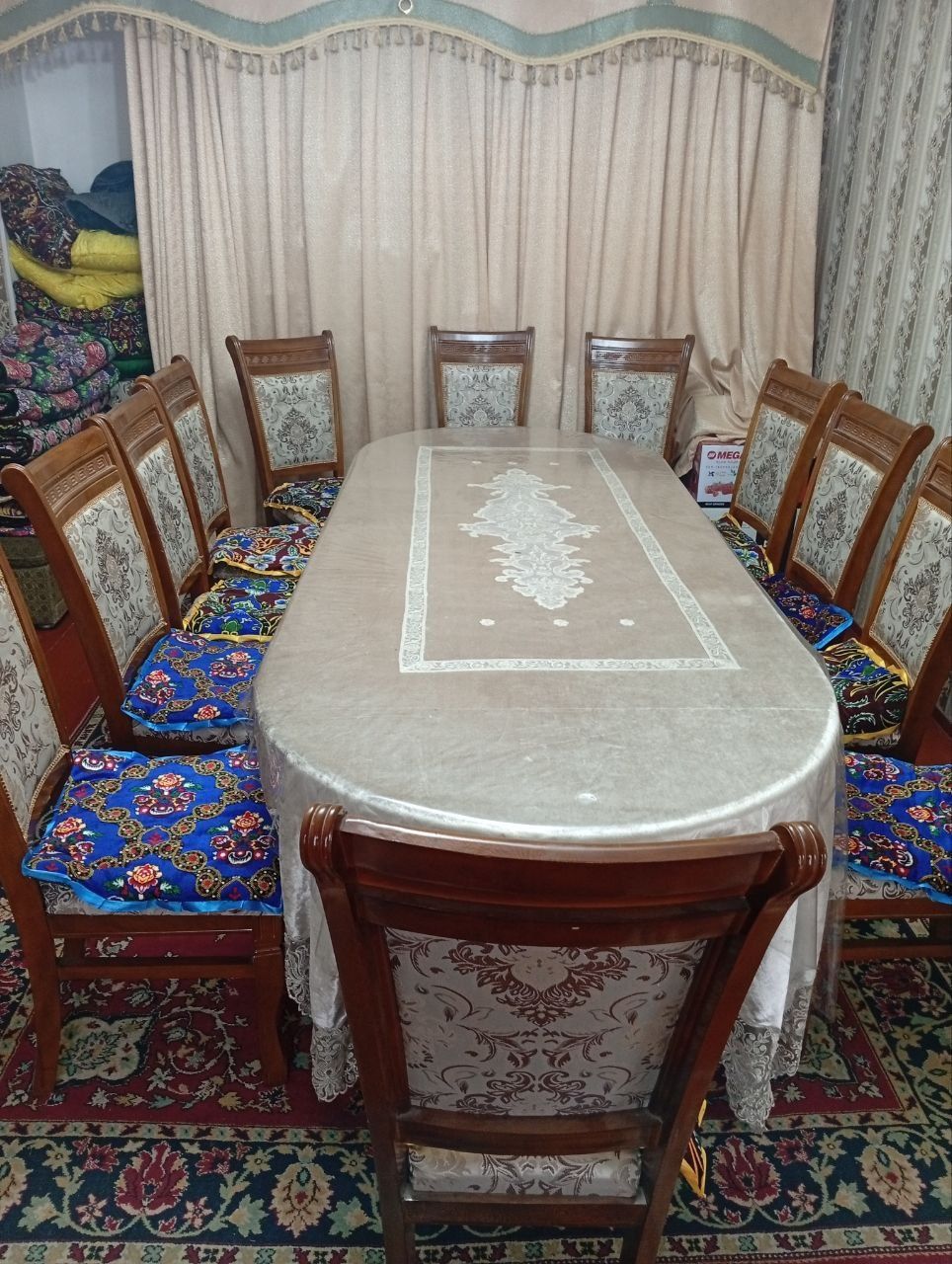 Стол для гостиной