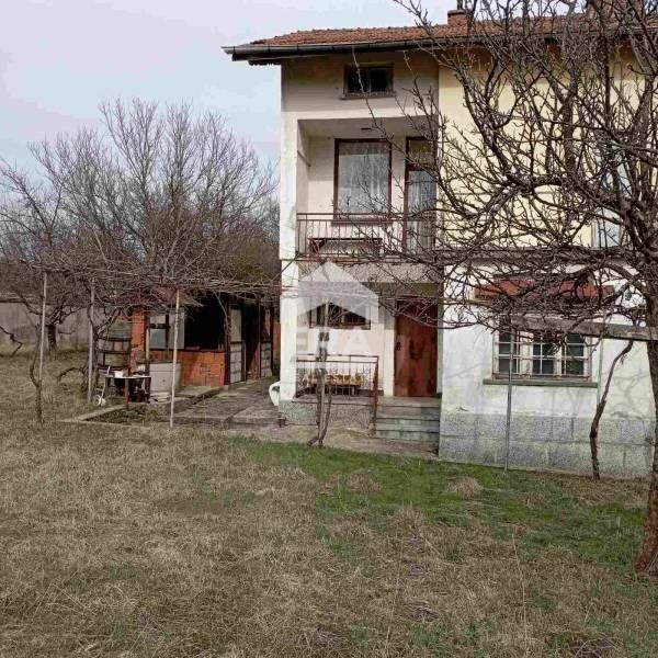 Селски имот с две къщи в един двор - с. Цръклевци, община Драгоман