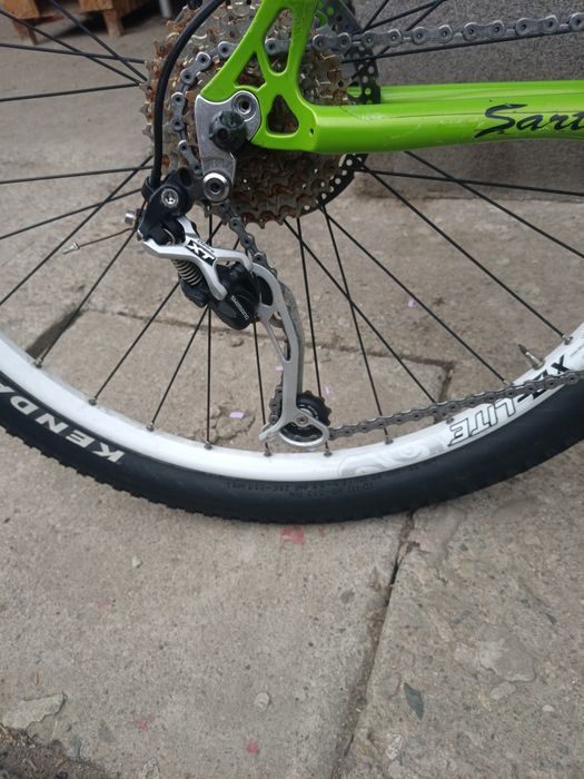 Vând bicicletă cu cadru din carbon